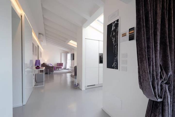 Ferienwohnung für 6 Personen, mit Balkon und Whirlpool sowie Pool und Garten in Verona - 2