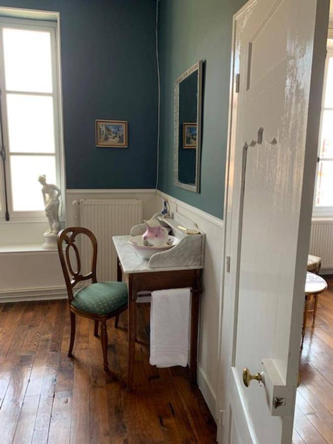 Location de vacances pour 3 personnes, avec jardin ainsi que piscine et vue à Meaulne - 2