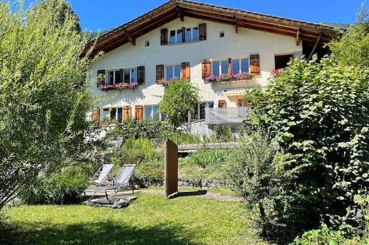 Ganze Wohnung, Haus mit wunderschöner Seesicht, Garten und Pool in Brienz, Verwaltungskreis Interlaken-Oberhasli
