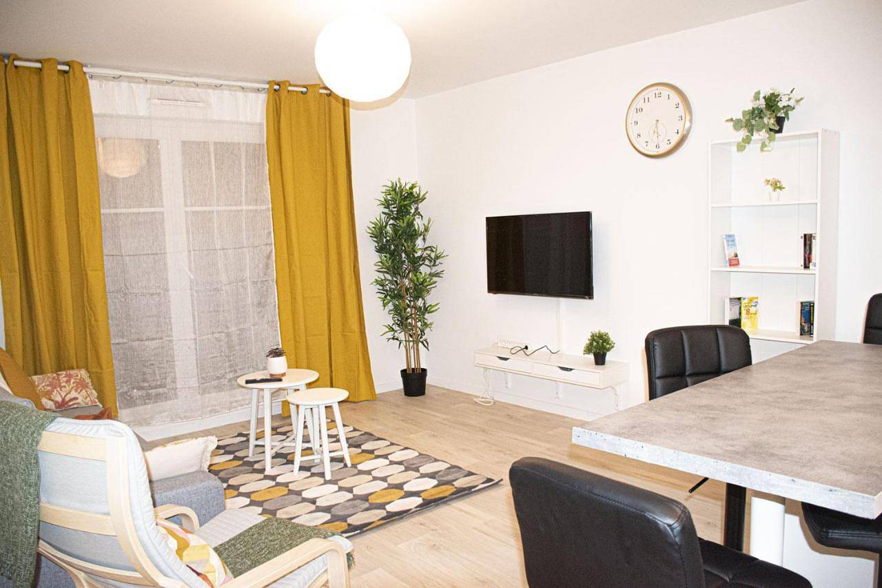 Appartement entier, One-Bedroom Apartment in Gagny, Seine-Saint-Denis