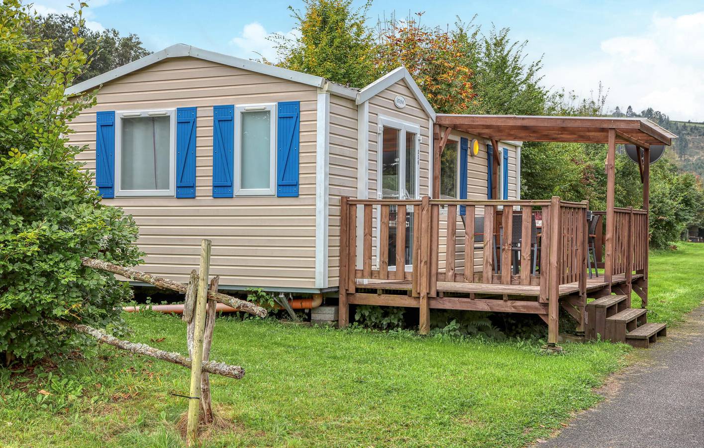 Mobil-home confortable près du centre ville avec terrasse-jardin in Irrhausen, Arrondissement d'Eifel-Bitburg-Prüm