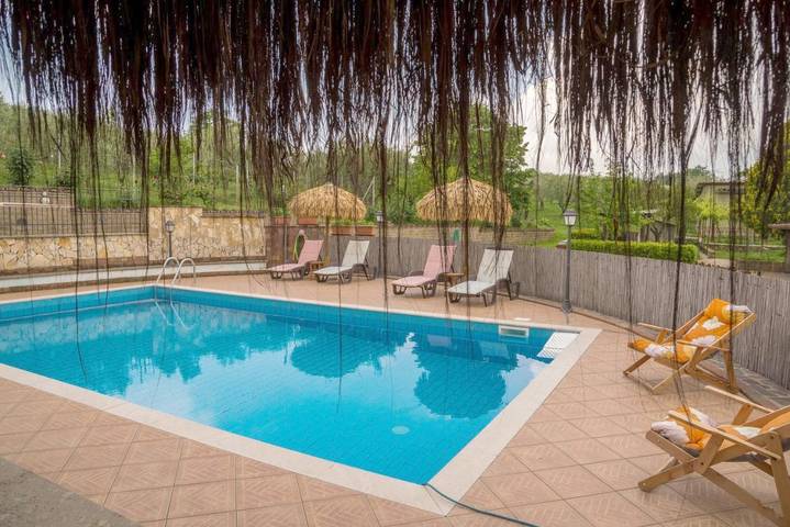 Ferienhaus für 8 Personen, mit Balkon und Terrasse sowie Garten und Pool in Bracciano