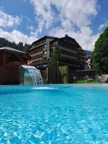 Hôtel pour 3 personnes, avec jardin et piscine, animaux acceptés à Madonna di Campiglio