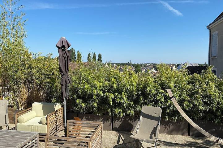 Appartement entier, GÎte vue panoramique, très lumineux et au calme donnant sur immense terrasse. in Châteauroux, Région de Châteauroux