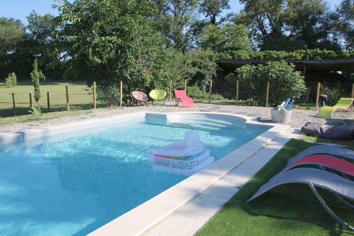 Location de vacances pour 8 personnes, avec piscine ainsi que jardin et vue à Upie - 3