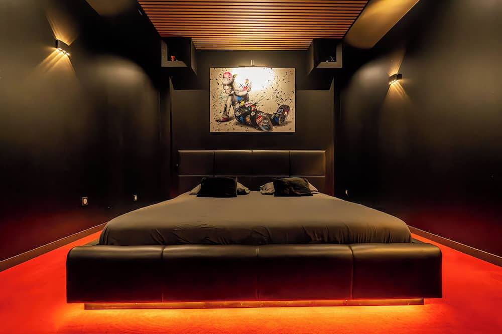Appartement entier, La Suite d’Exception : Cinéma Privé & Spa de Rêve” in Précy-sur-Oise, Oise