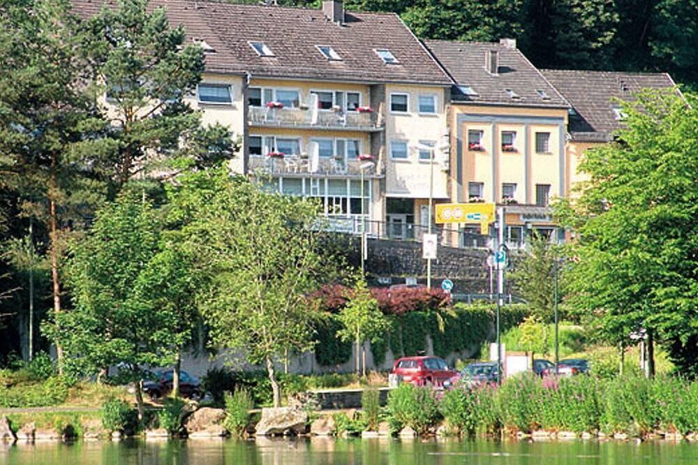 Doppelzimmer Komfort Dusche/Wc - Hotel Schlossblick in Blankenheim, Naturpark Hohes Venn-Eifel