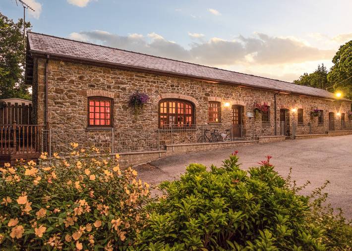 Glamping for 4 people in Wales