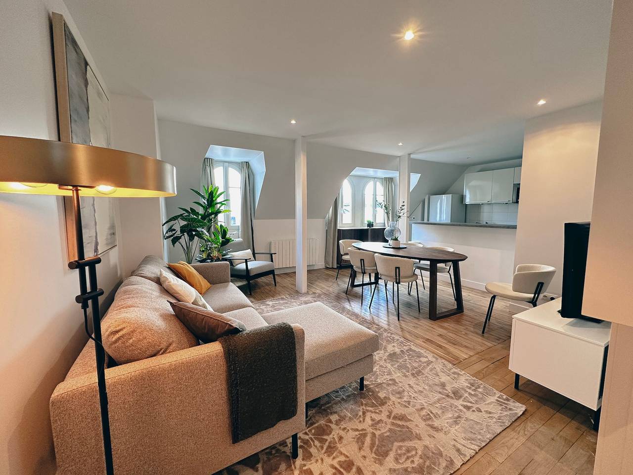 Entire apartment, Copernic Line Elegant 3Br Apartment in Paris in Eiffel Tower, Paris