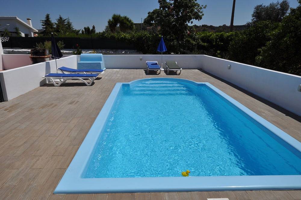 Kleine Villa mit 3 Schlafzimmer, 2 Badezimmer, Wi-Fi, Klimaanlage, Schwimmbad. muitos in Silves, Faro Distrikt