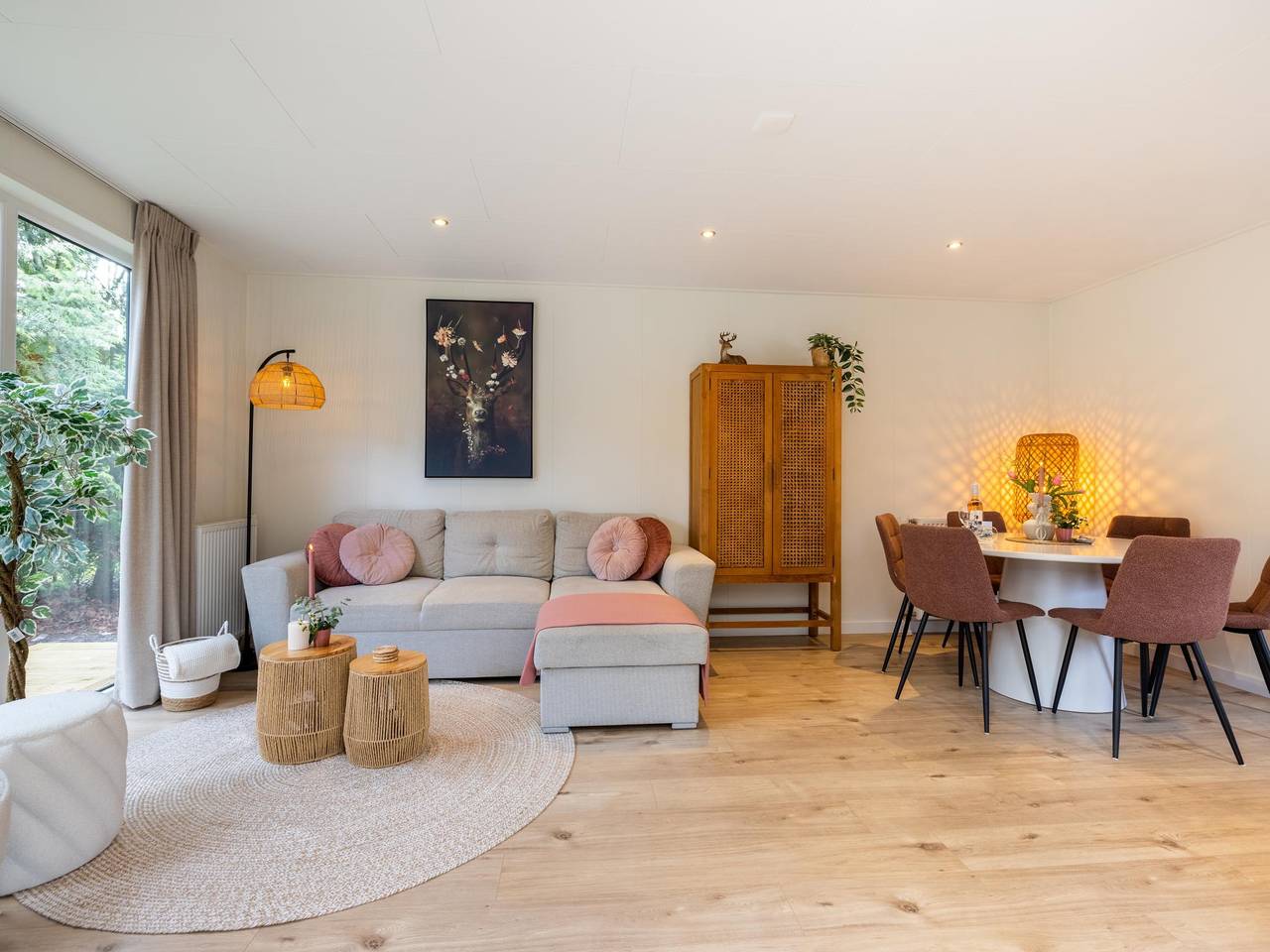Luxuriöse Waldunterkunft mit Terrasse und Grill in Veluwe
