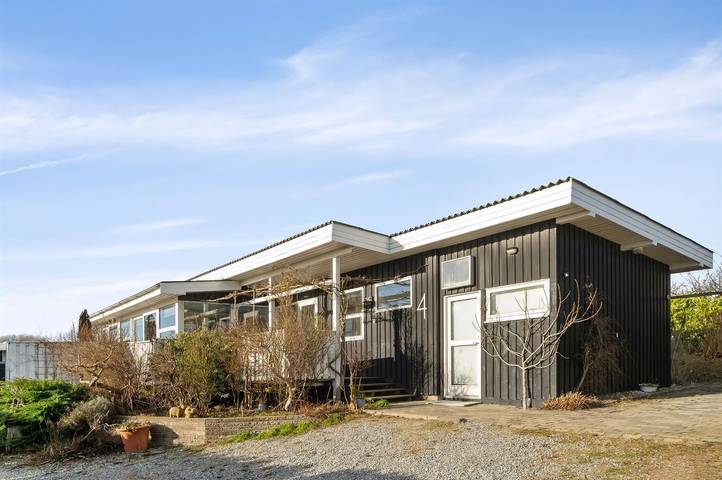 Ferieudlejning for 6 personer, med terrasse, husdyr tilladt i Følle Strand