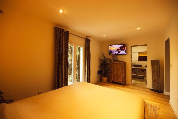 Location de vacances pour 2 personnes, avec jacuzzi ainsi que piscine et jardin à Grabels - 3