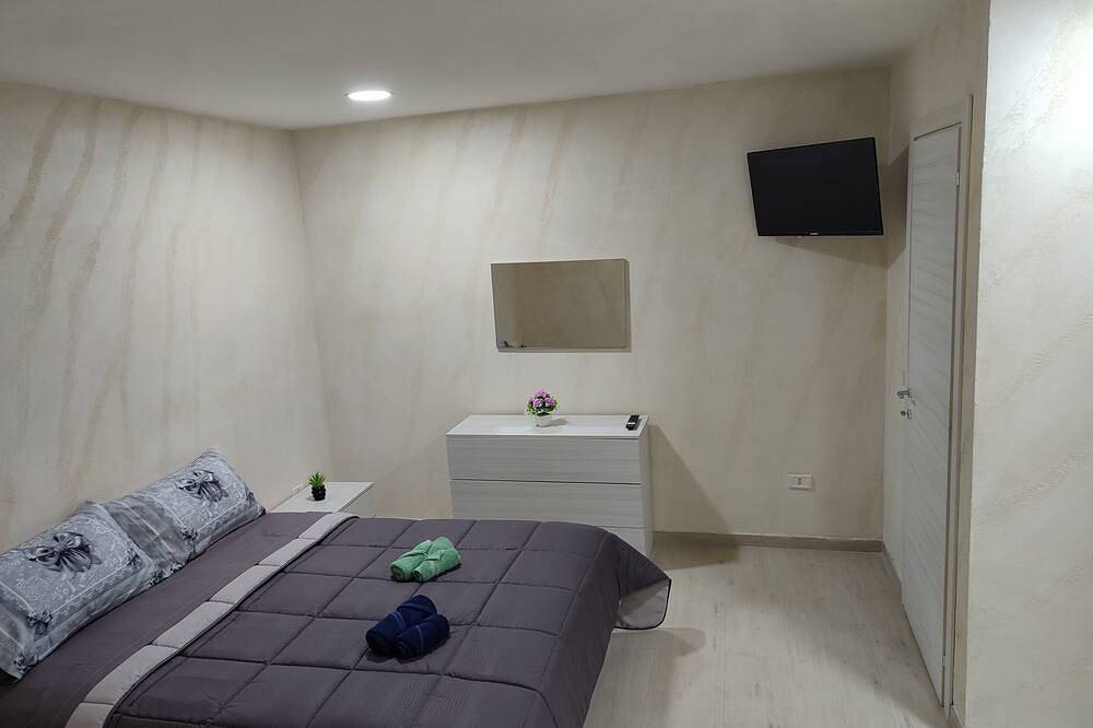 Apartamento entero, No. 13 in Foggia, Provincia de Foggia
