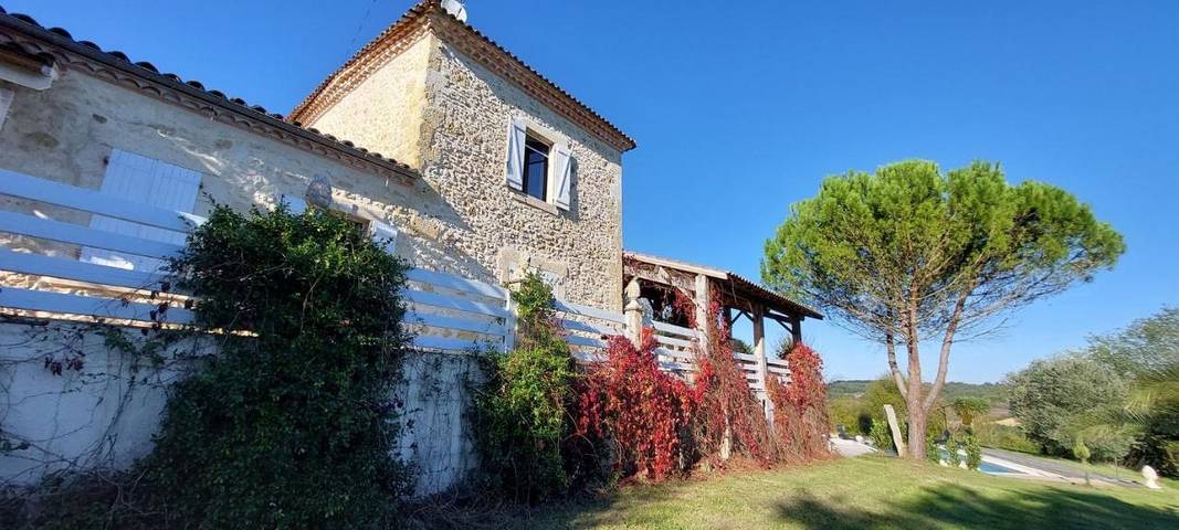 Location de vacances pour 4 personnes, avec piscine ainsi que vue et jardin, animaux acceptés à Jegun - 3