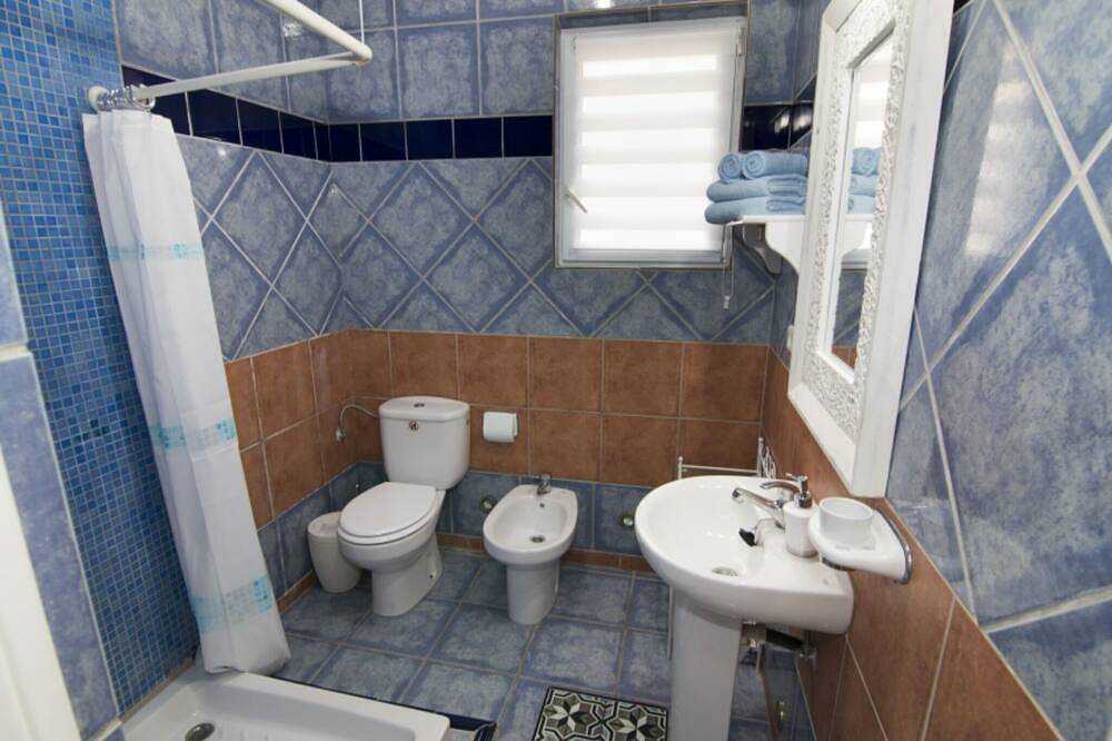 Delightful Studio 'Torre' w/Pool Views, sleeps 2, in country holiday complex in Canillas de Aceituno, Málaga Province