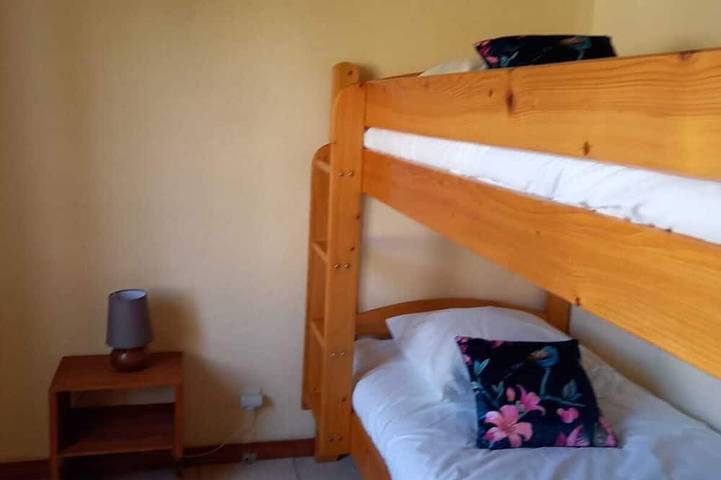 Location de vacances pour 5 personnes, avec jardin ainsi que piscine et terrasse à Banne - 4