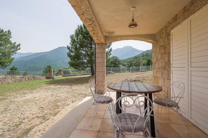 Gîte pour 2 personnes, avec jardin et balcon à Chisa