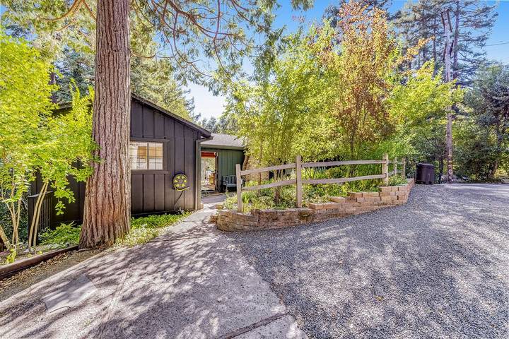 Vacation house for 6 people, with balcony in Russian River