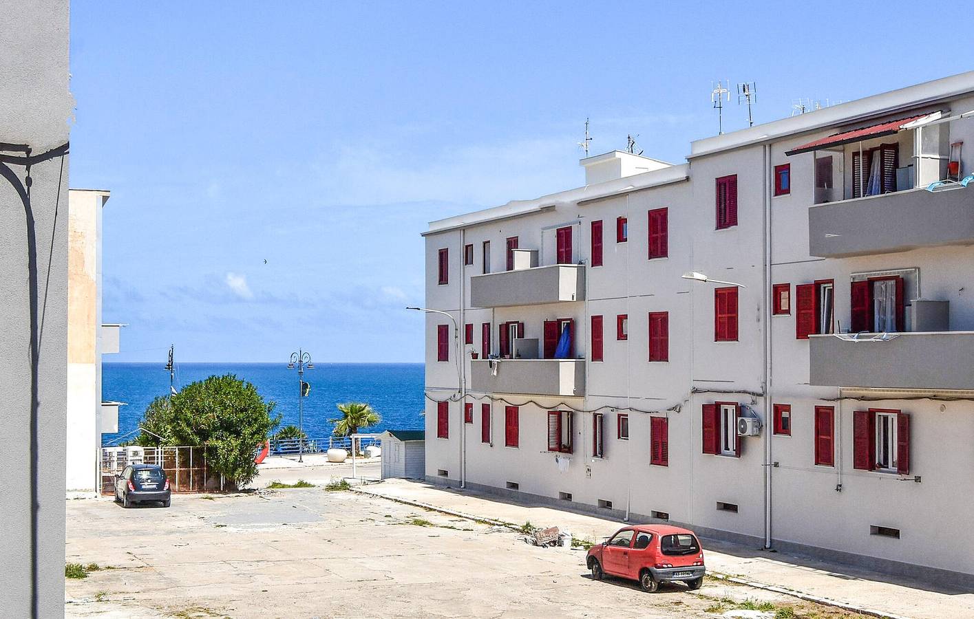 Appartamento intero, Appartamento vista mare con terrazza e WiFi | Vicino a spiaggia e ristoranti in Trappeto, Provincia di Palermo