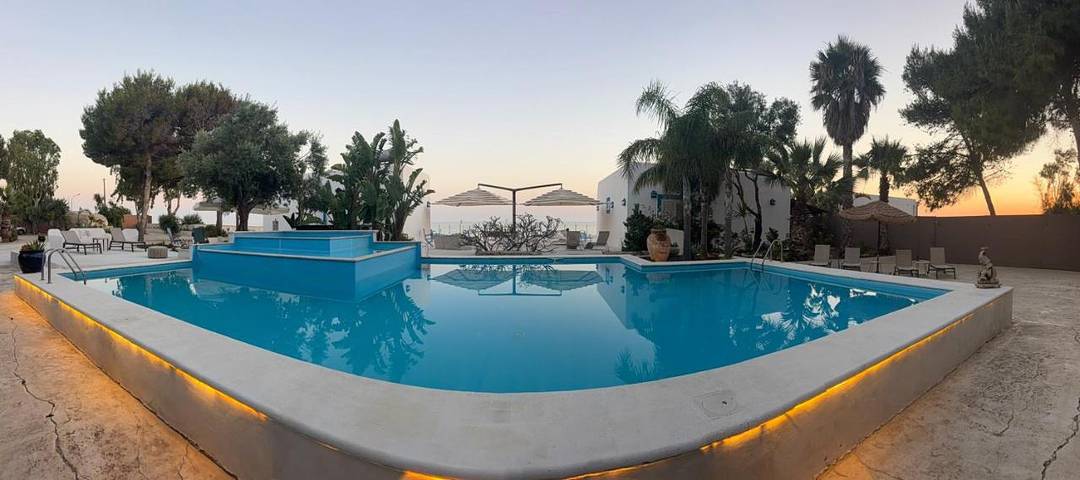 Ferienhaus für 4 Personen, mit Whirlpool und Terrasse sowie Garten und Pool