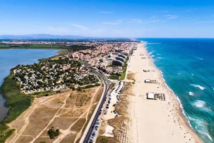 Camping für 8 Personen, mit Whirlpool und Terrasse in Canet-en-Roussillon