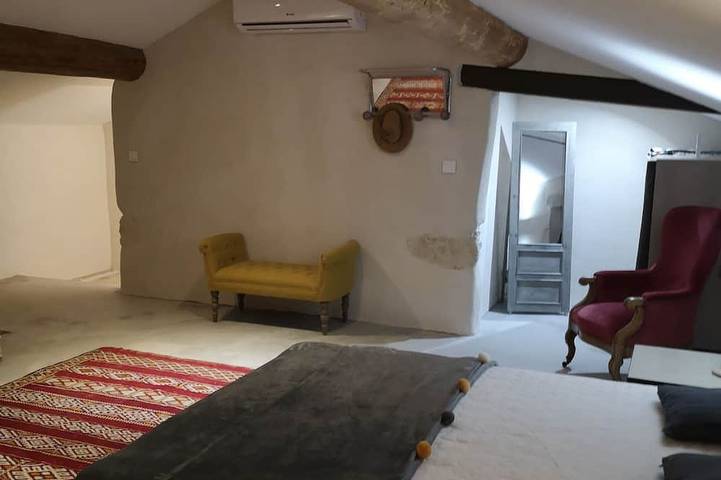 Location de vacances pour 7 personnes, avec jardin et piscine ainsi que terrasse et jacuzzi à Caderousse - 3