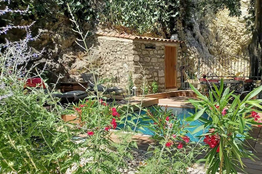 Appartement entier, Luxury apartment jacuzzi-pool-air con in Avignon, Vaucluse