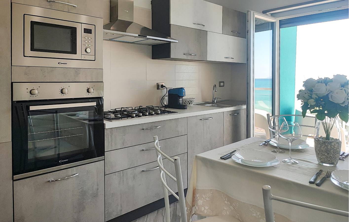Ganze Ferienwohnung, Appartement mit Meerblick, WiFi, Geschirrspüler, Parkplatz in Sant'Agata di Militello, Messina Provinz