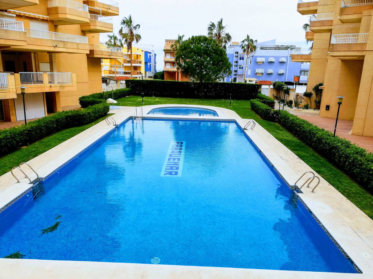 Apartamento entero, Apartamento familiar 3 dormitorios, piscina, playa a 65m in Playa Xeraco, Jaraco
