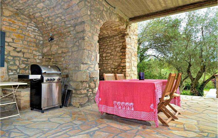 Location de vacances pour 10 personnes, avec jardin et piscine à Saint-Jean-de-Maruéjols-et-Avéjan - 2