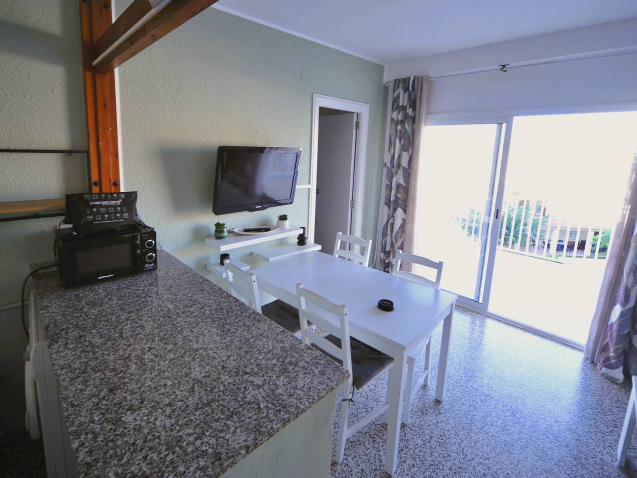 Apartamento entero, Apartamento frente a la playa, Benicàssim, hasta 4 pers. in Benicasim, Costa del Azahar