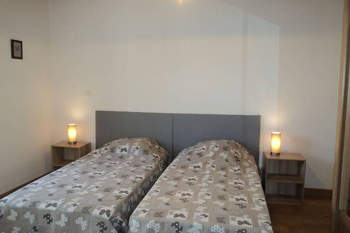 Location de vacances pour 8 personnes, avec terrasse et jardin à Lerné - 4