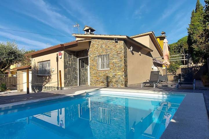 Chalet für 6 Personen, mit Pool und Garten sowie Terrasse und Whirlpool - 1