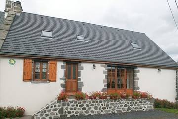 Gîte pour 9 personnes, avec jardin et terrasse, animaux acceptés à Nébouzat