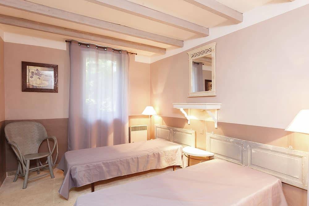 Casa rural en Oppede con piscina compartida in Oppède, Parque natural regional del Luberon