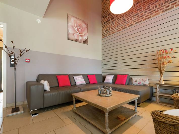 Maison de vacances pour 14 personnes, avec Terrasse ainsi que Jardin et Sauna à Marche-en-Famenne