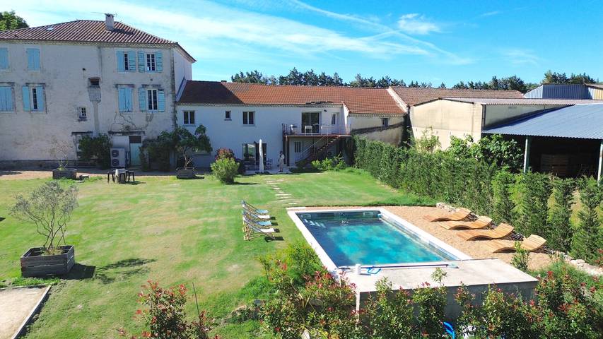 Location de vacances pour 8 personnes, avec terrasse et jardin à Althen-des-Paluds - 4
