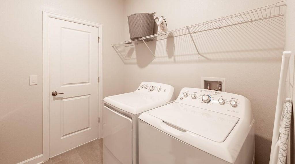 630Sst: Refined 5-bed/5-bath home with games loft and private pool and spa in Davenport (FL), Zentral Florida