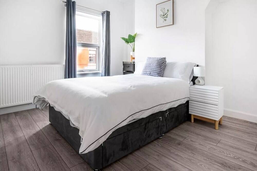 House Sleeps 3 with Garden in Merseyside