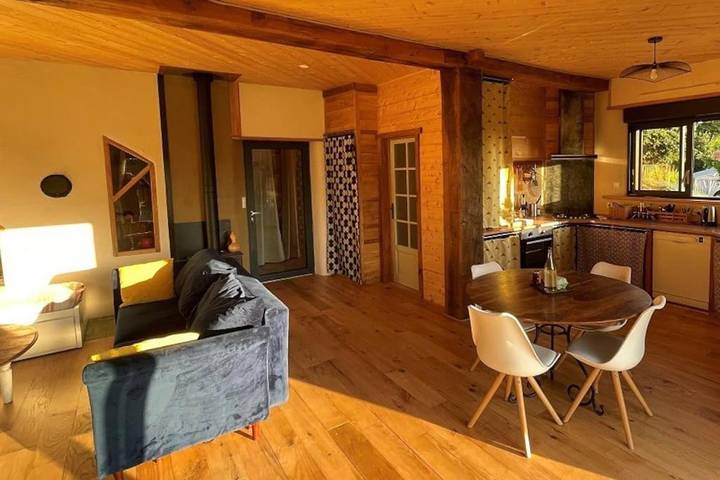 Location de vacances pour 4 personnes, avec vue et terrasse à Brassac (Ariège)
