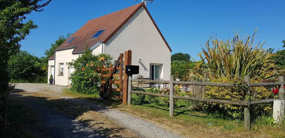 Location de vacances pour 6 personnes, avec jardin et piscine à La Haye-d'Ectot