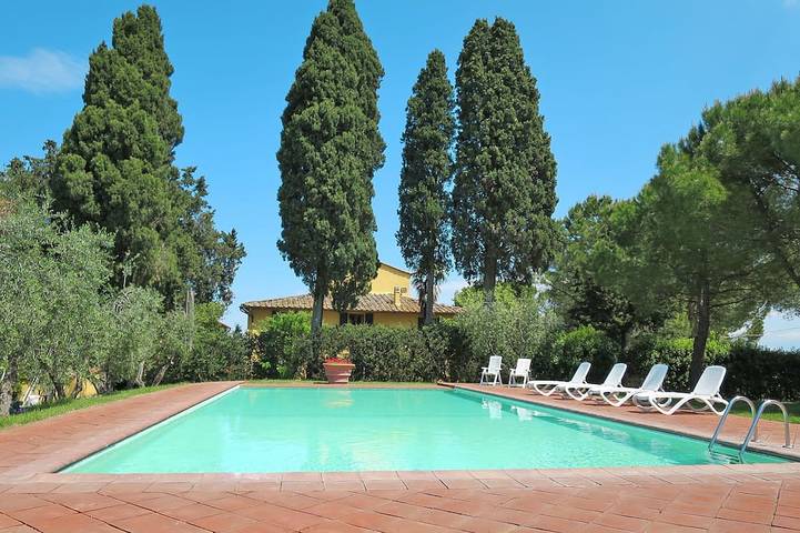 Agriturismo per 8 persone, con giardino e piscina, con animali domestici in Tavarnelle Val di Pesa