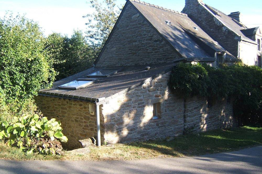 Typical Breton farmhouse in the countryside with modern comforts in Questembert, Región de Vannes