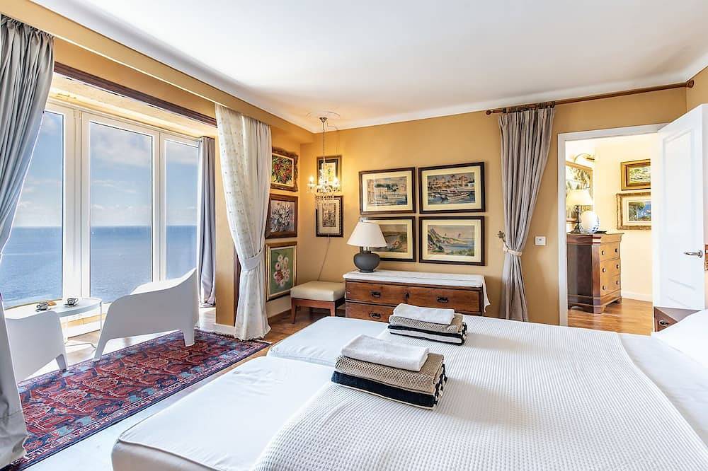 Maison avec vue magnifique sur la mer, première ligne avec piscine et plusieurs terrasses in El Toro, Calvià