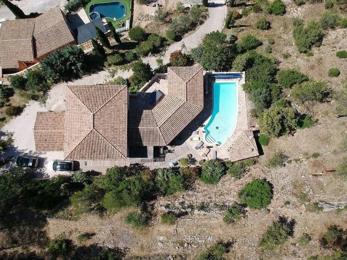 Location de vacances pour 11 personnes, avec jardin ainsi que piscine et vue, adapté aux familles à Vins-sur-Caramy - 3