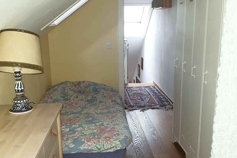 Ganze Wohnung, Three rooms with private bath in a lovely den in Geneva's centre in Genf, Genfer See