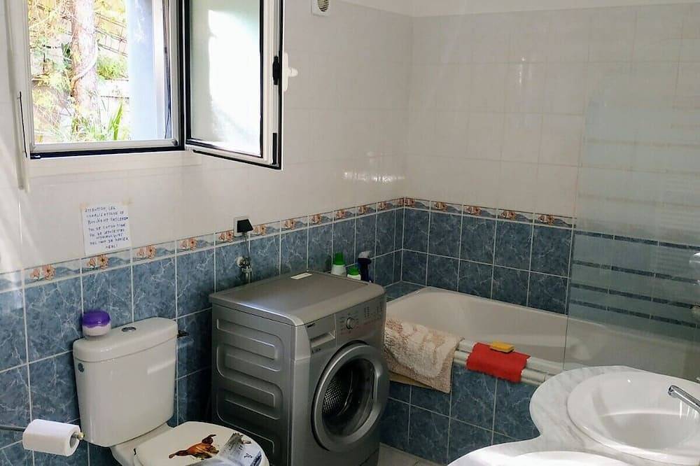 Rental with swimming pool, close to beaches, at the foot of the maquis. in Biguglia, Región de Bastia