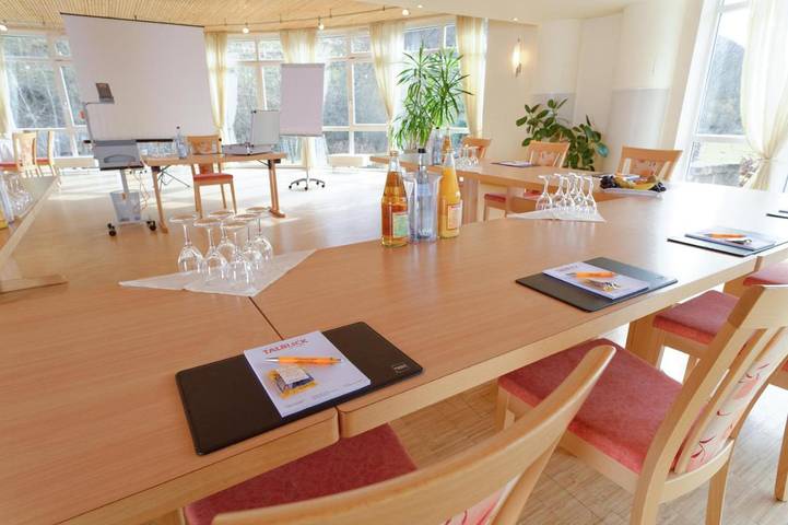Hotel, mit Terrasse und Garten sowie Sauna in Bad Ditzenbach - 4