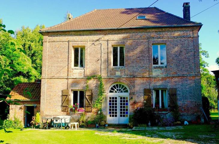 Location de vacances pour 12 personnes, avec Terrasse ainsi que Jardin et Vue à Bailly-en-Rivière